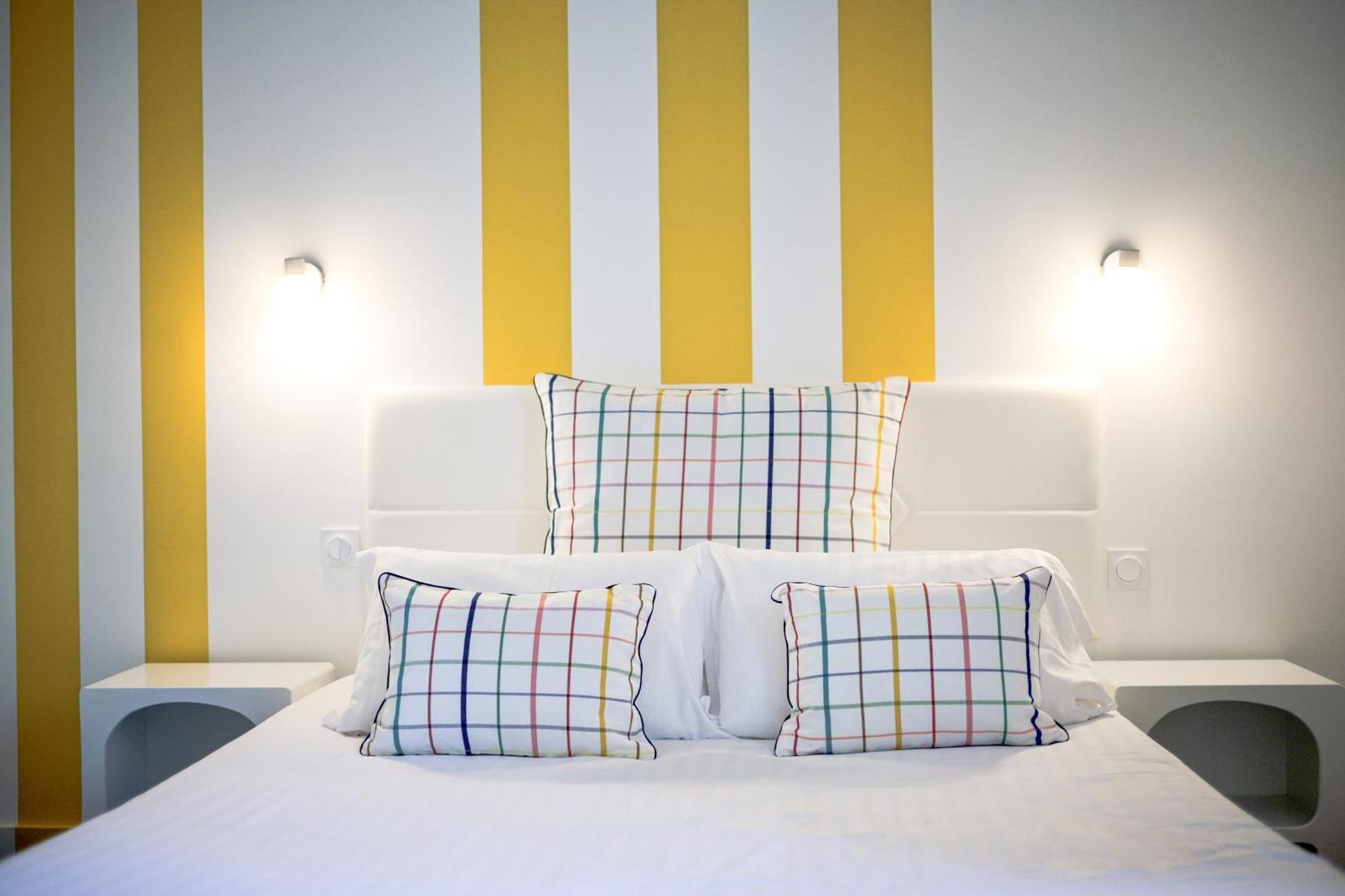 Hotel Espadon Bleu เลอลาวองดูว์ ภายนอก รูปภาพ
