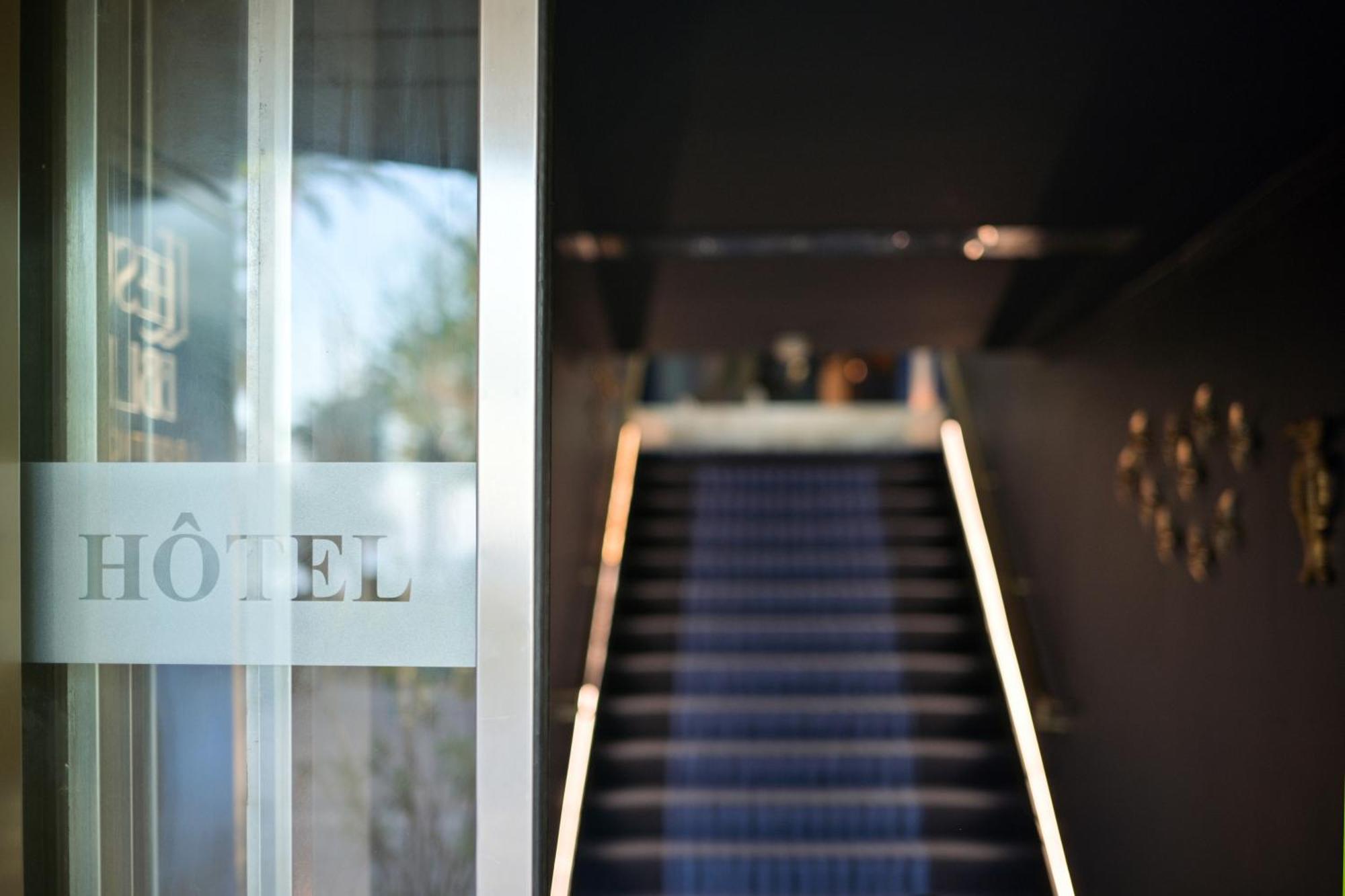 Hotel Espadon Bleu เลอลาวองดูว์ ภายนอก รูปภาพ