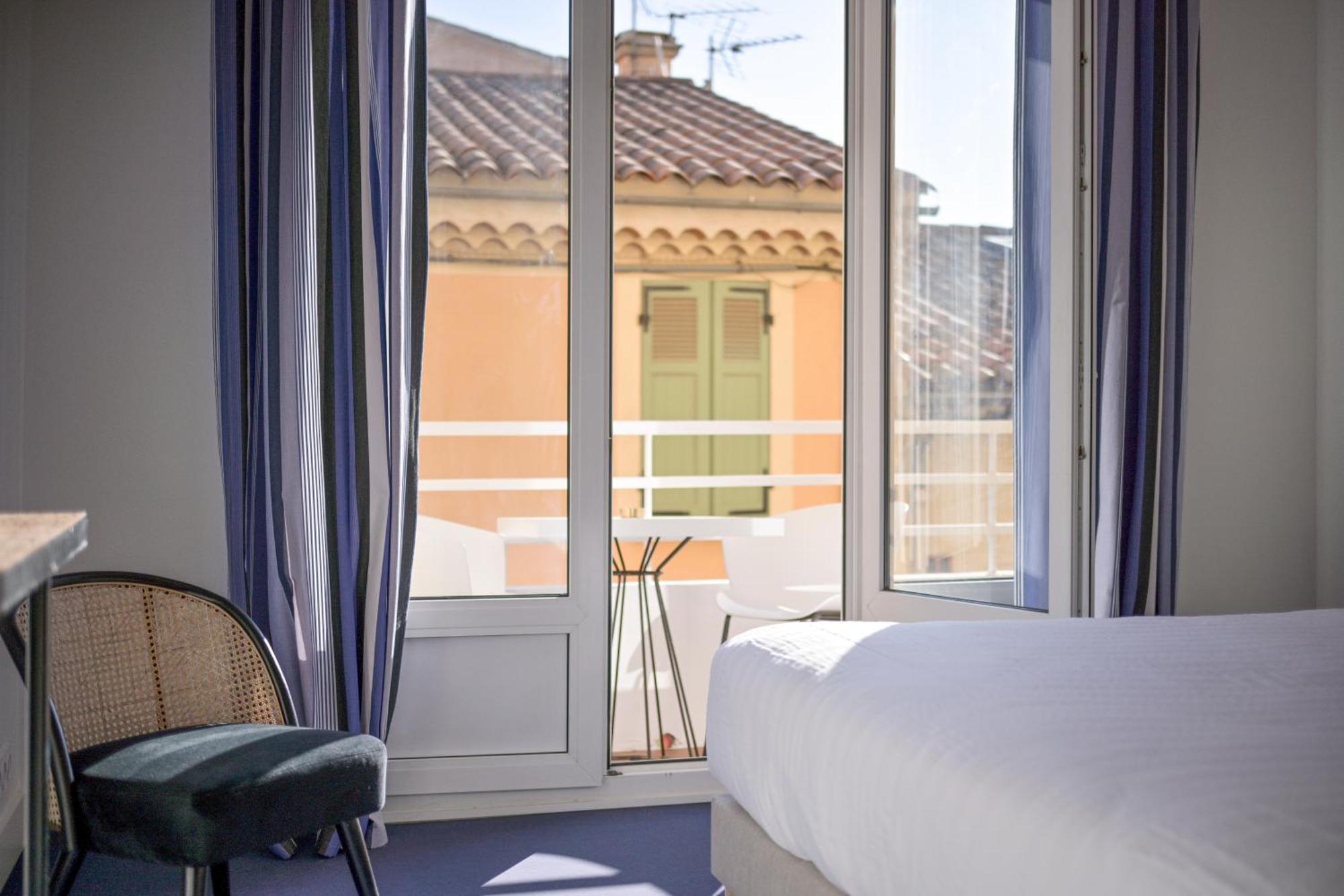 Hotel Espadon Bleu เลอลาวองดูว์ ภายนอก รูปภาพ
