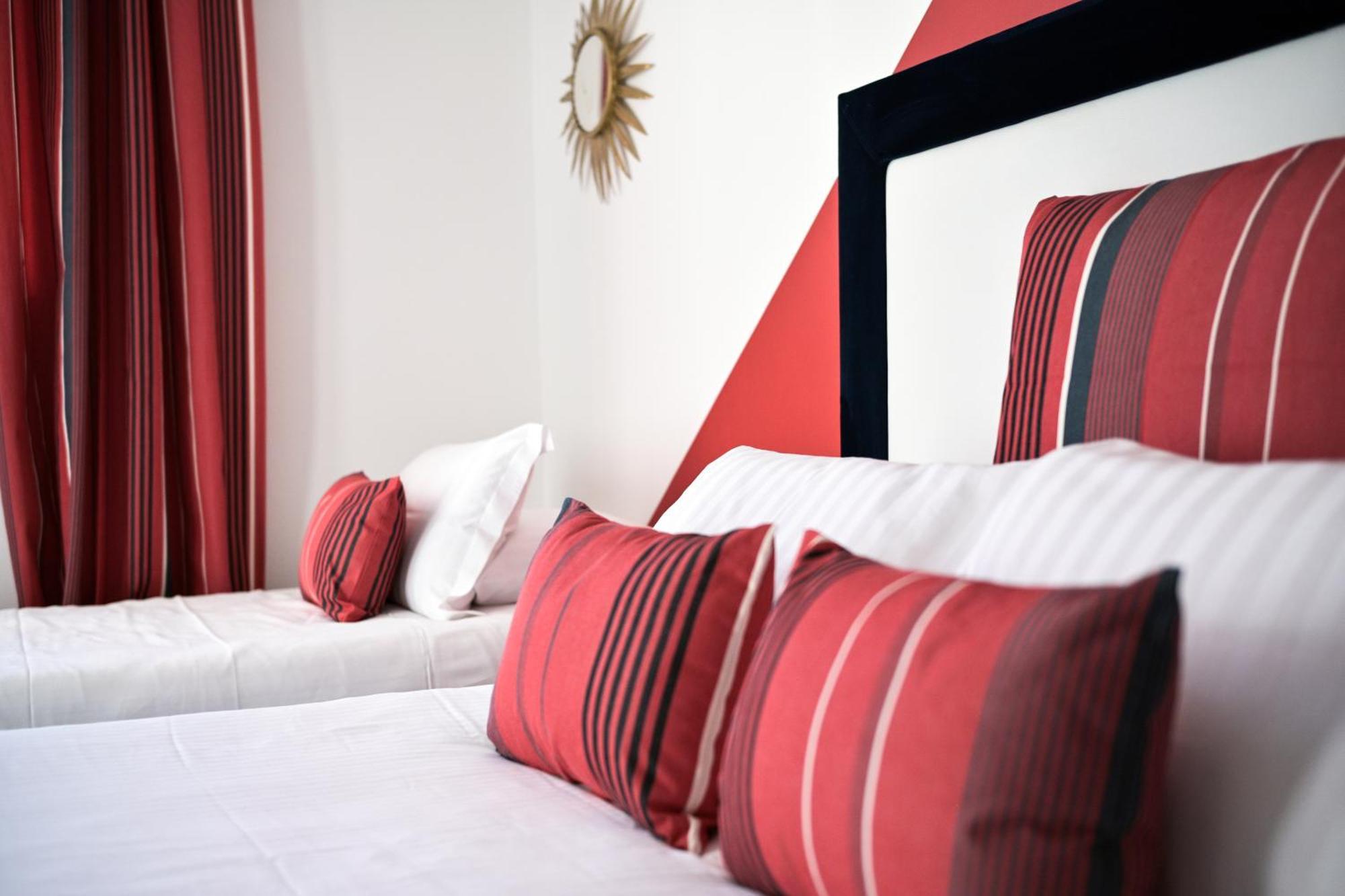 Hotel Espadon Bleu เลอลาวองดูว์ ภายนอก รูปภาพ