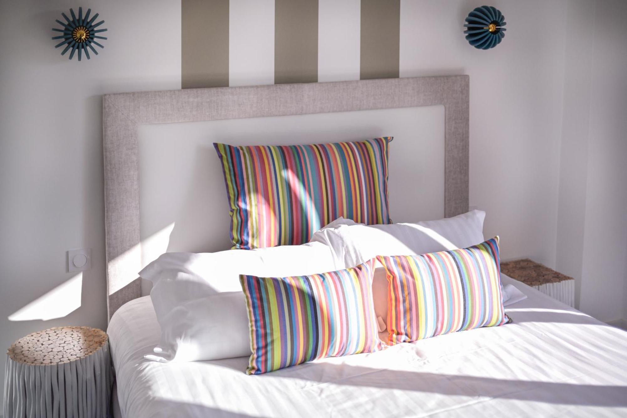 Hotel Espadon Bleu เลอลาวองดูว์ ภายนอก รูปภาพ