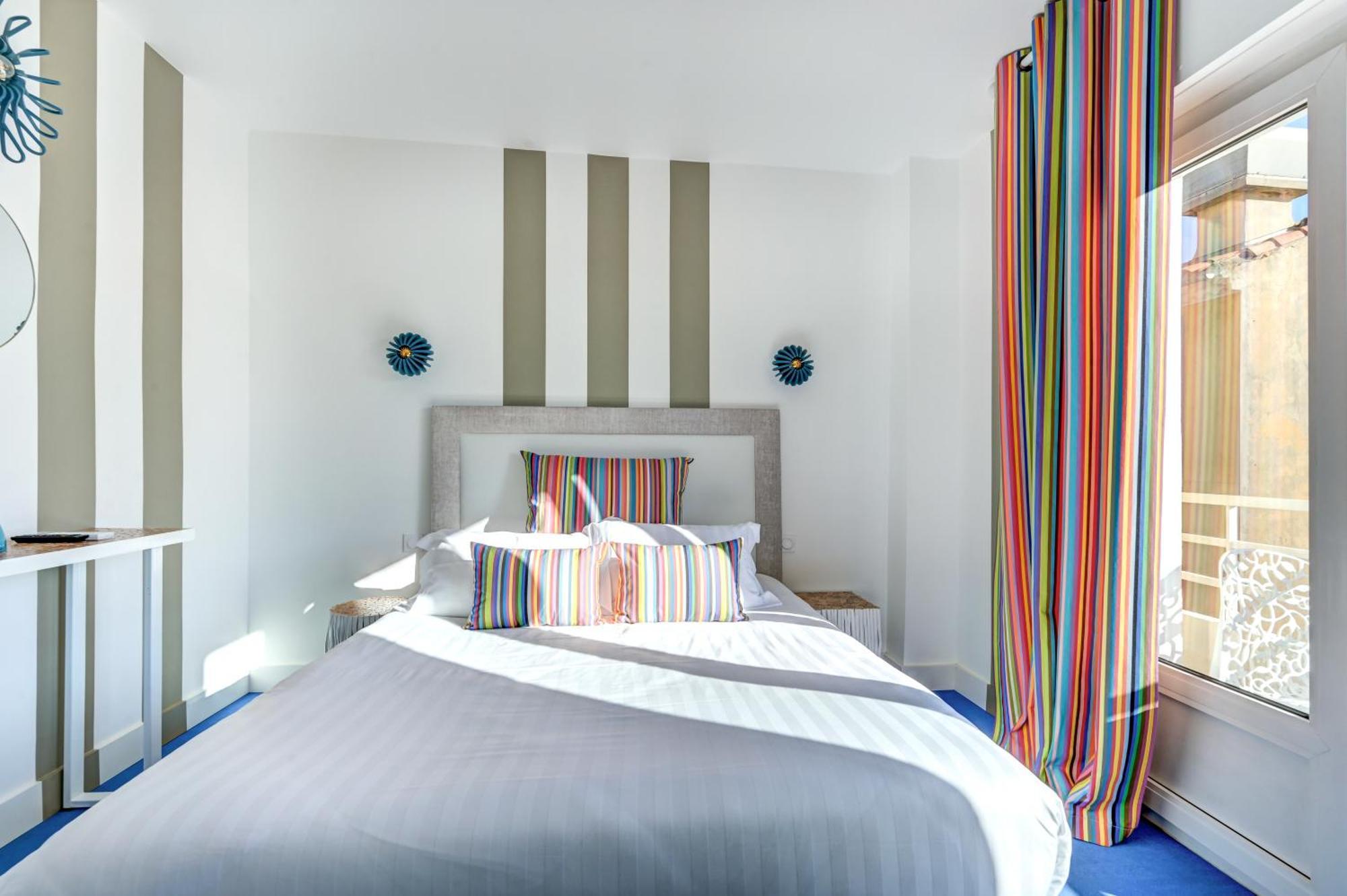 Hotel Espadon Bleu เลอลาวองดูว์ ภายนอก รูปภาพ